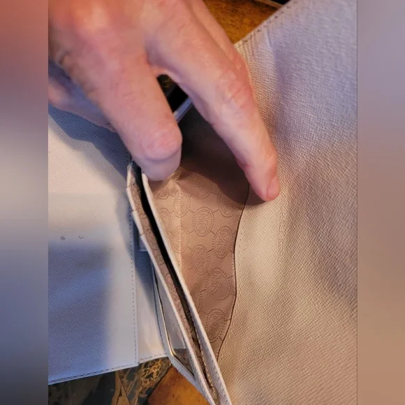 MICHAEL KORS LONG WALLET - Picture 3 of 14